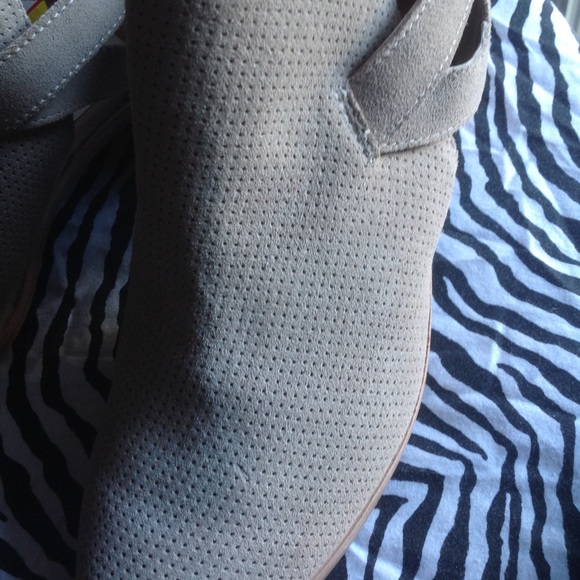 REDUCED‼️NEW LADIES 9.5 Beige Suede Zipped Slip On - Picture 7 of 8